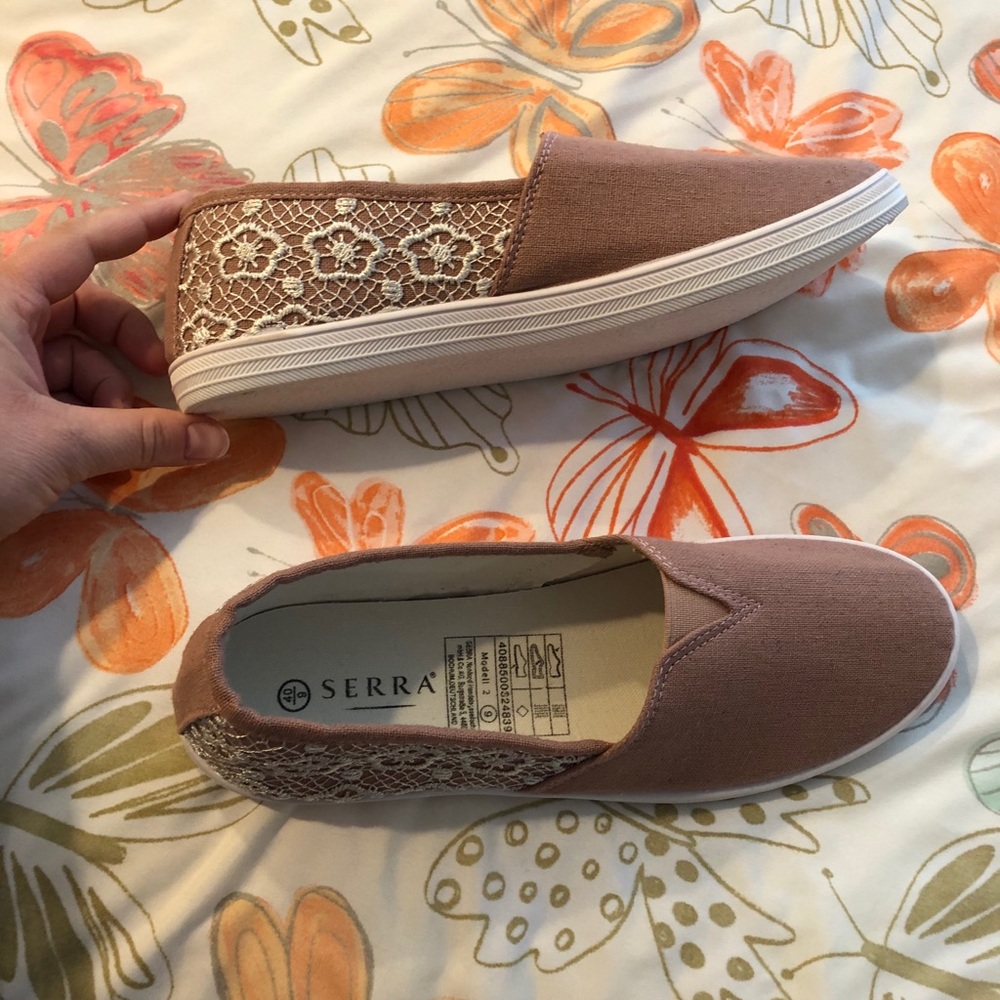 Size nine Aldi flats